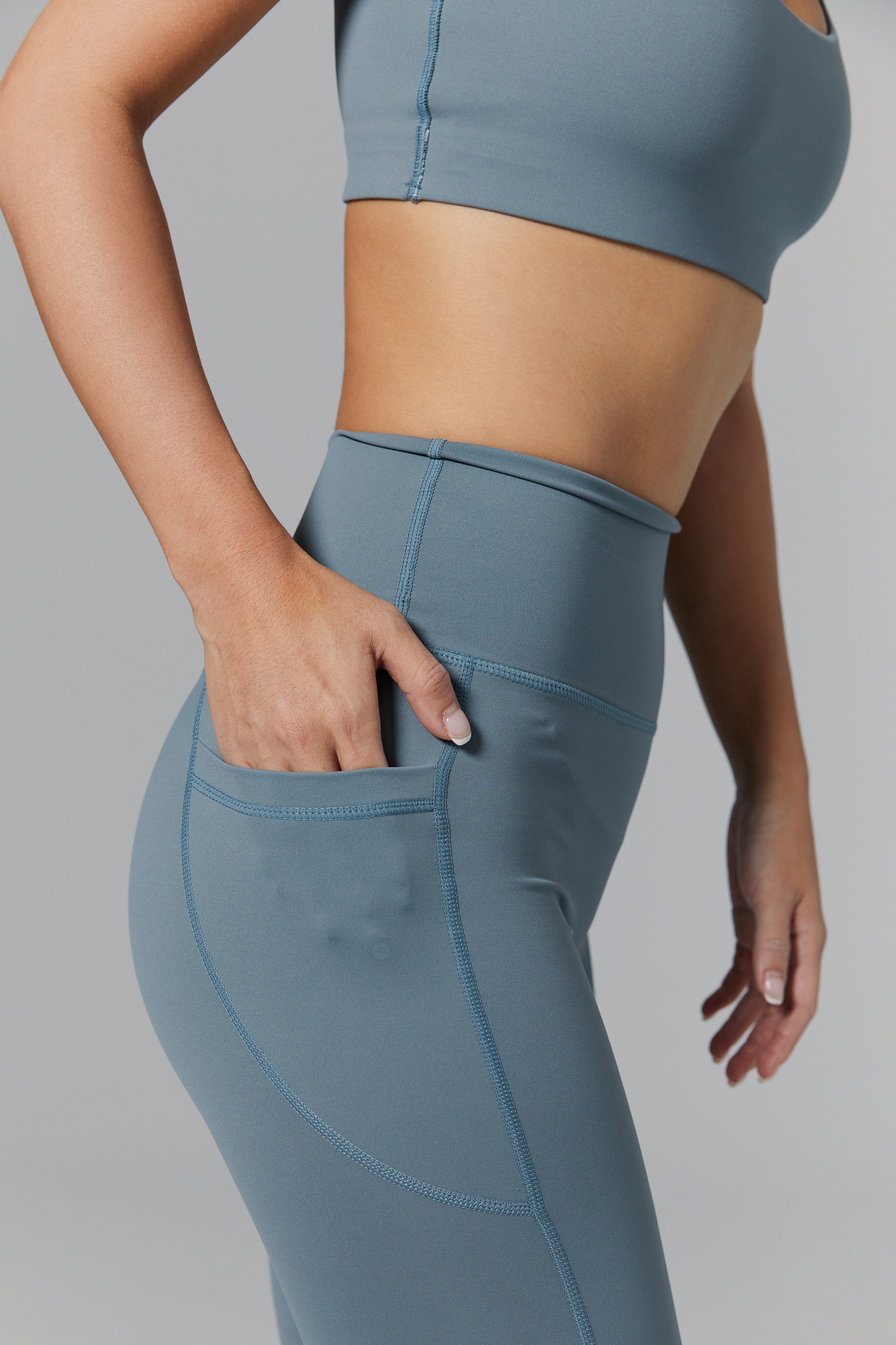 23" Pocket Utility Leggings - Gray Blue / 流線口袋運動九分長褲 - 灰藍色