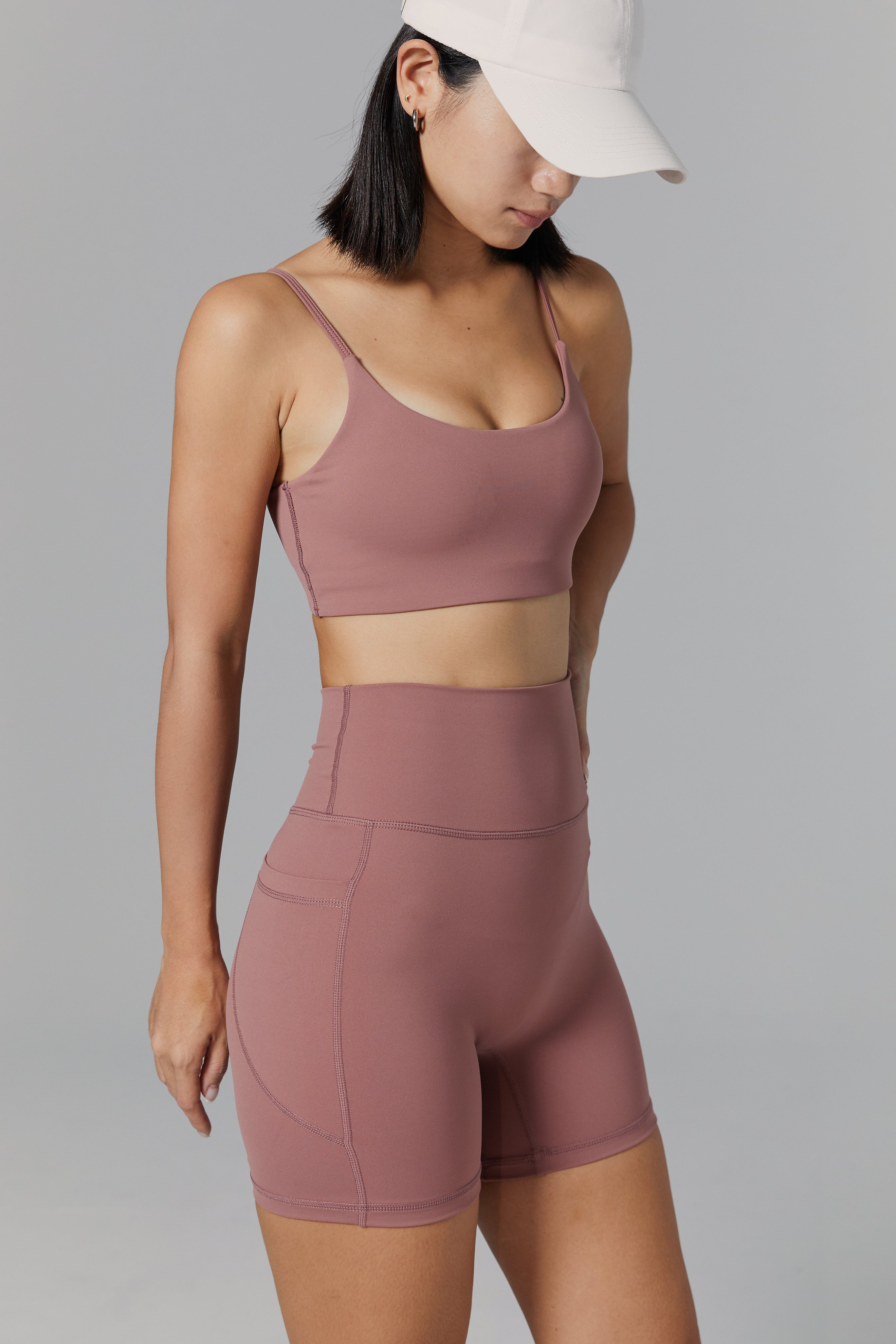 Flow H Sport Bra Top Light Support / 細肩帶運動上衣 - 豆沙粉