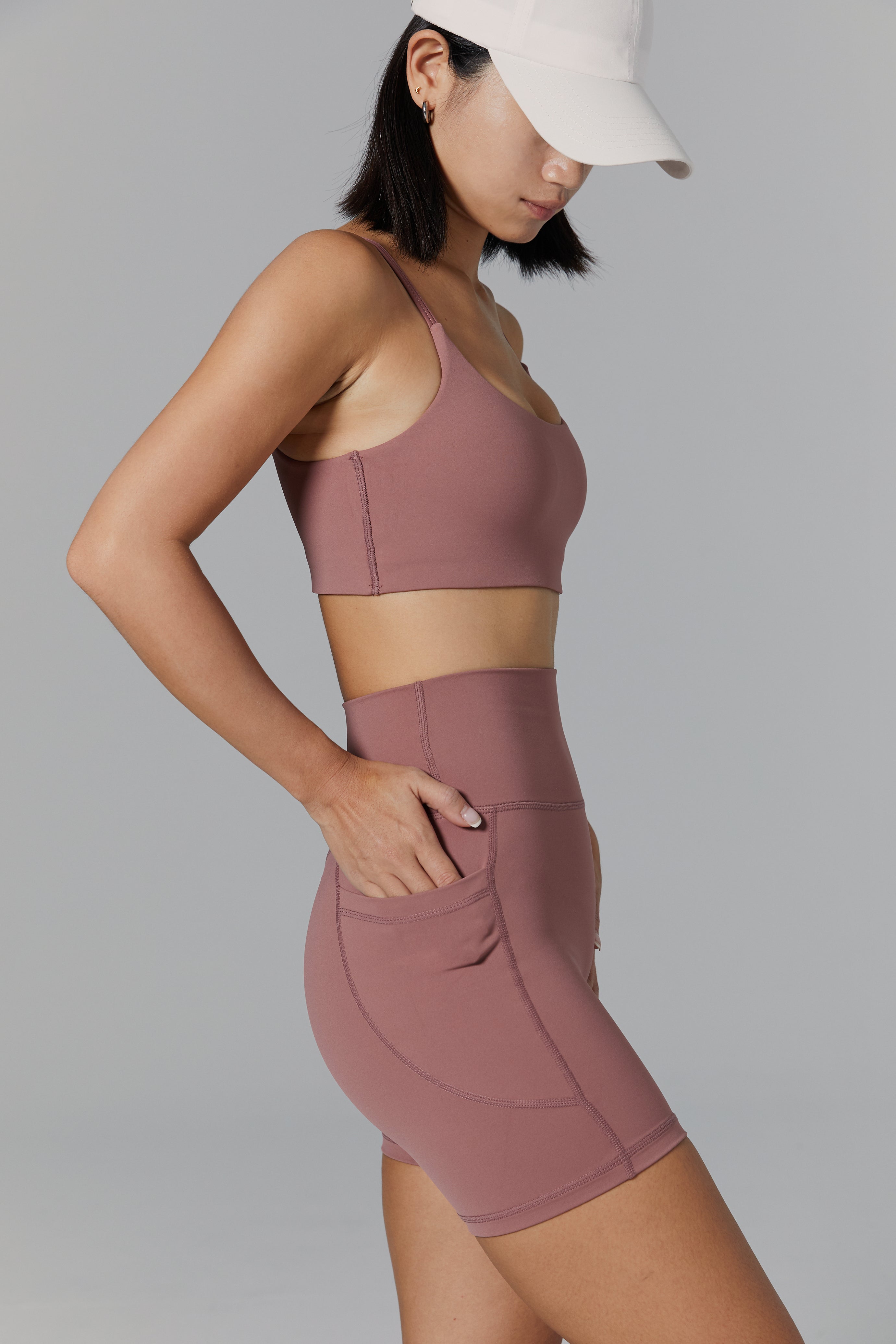 Flow H Sport Bra Top Light Support / 細肩帶運動上衣 - 豆沙粉