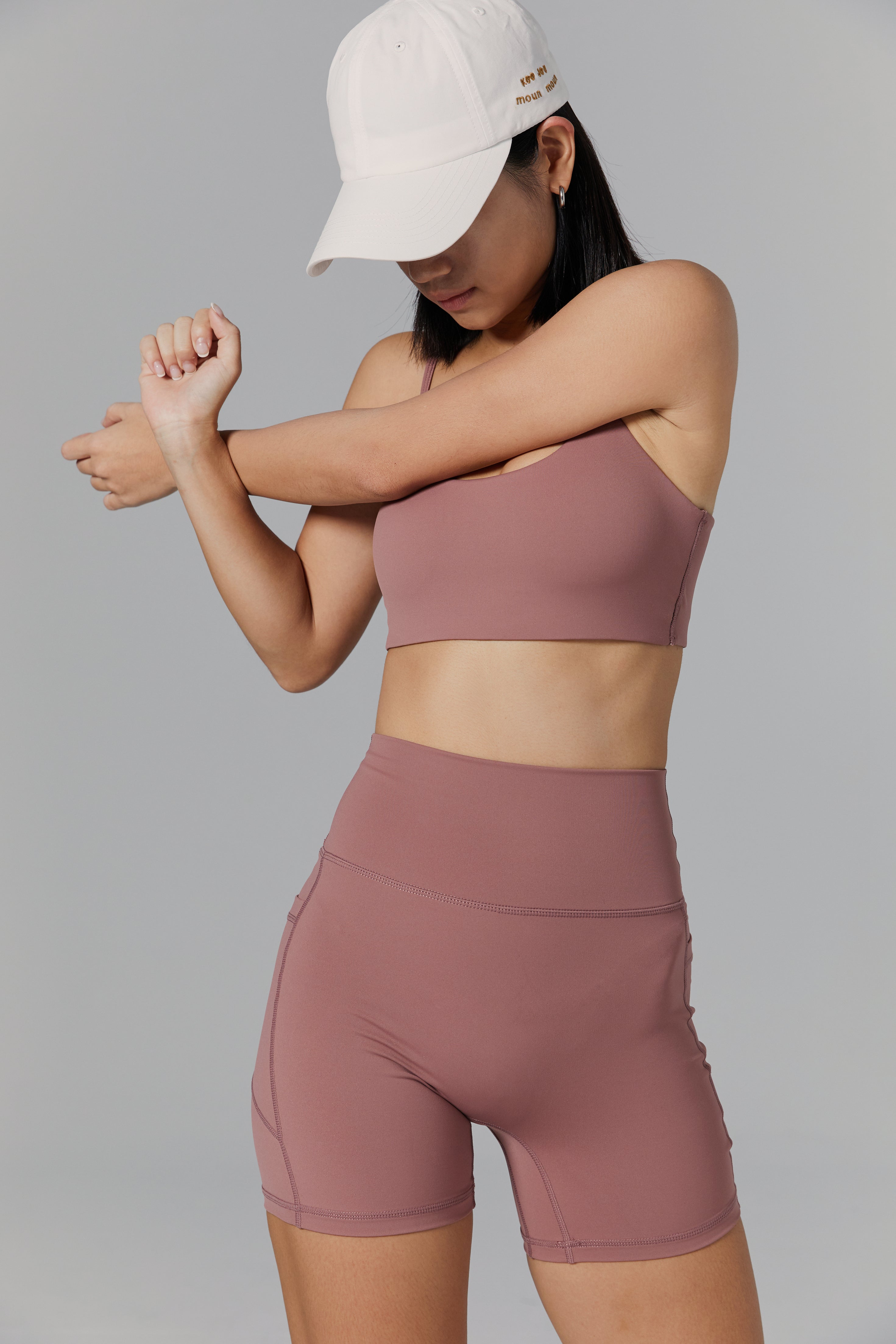 Flow H Sport Bra Top Light Support / 細肩帶運動上衣 - 豆沙粉