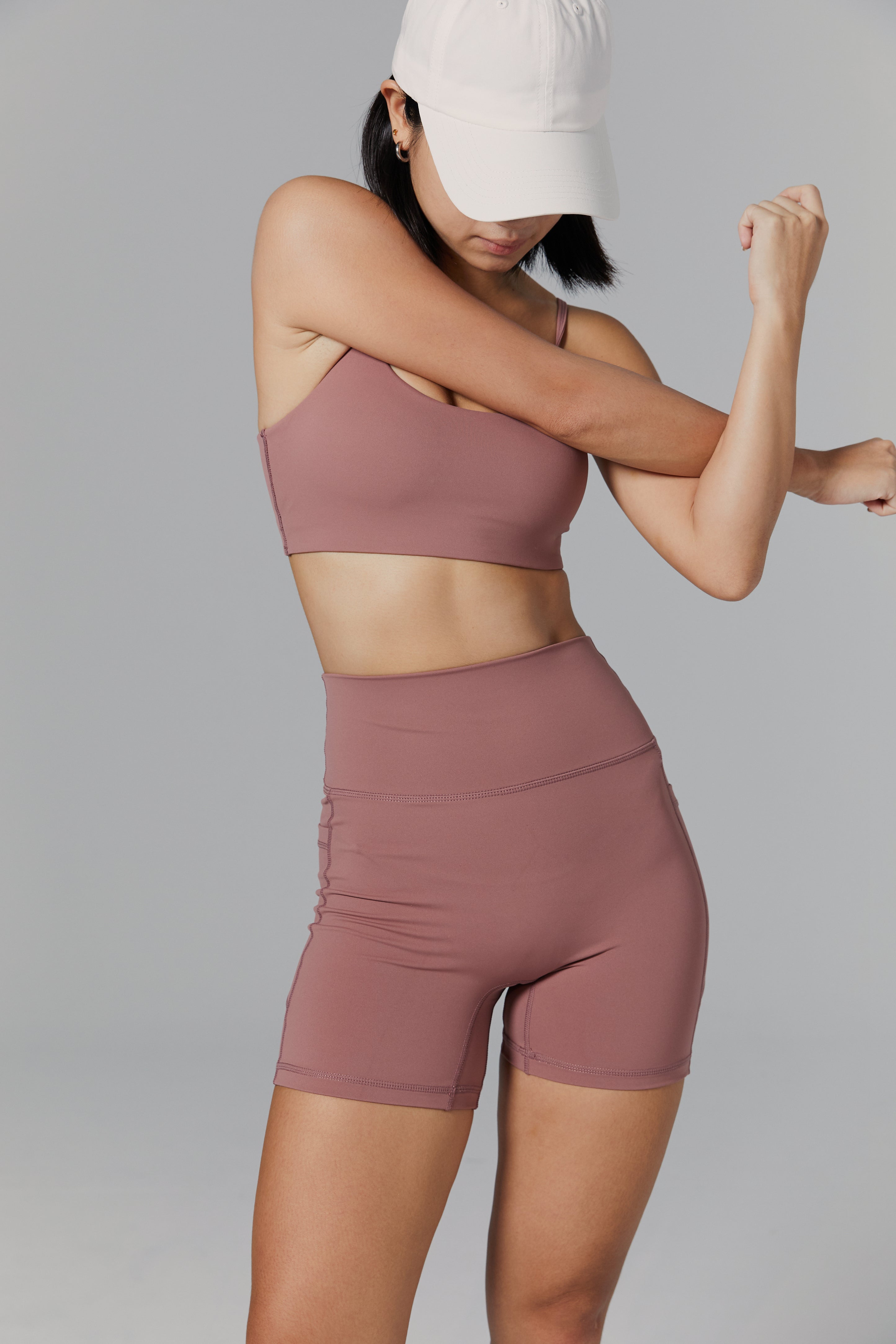 Flow H Sport Bra Top Light Support / 細肩帶運動上衣 - 豆沙粉