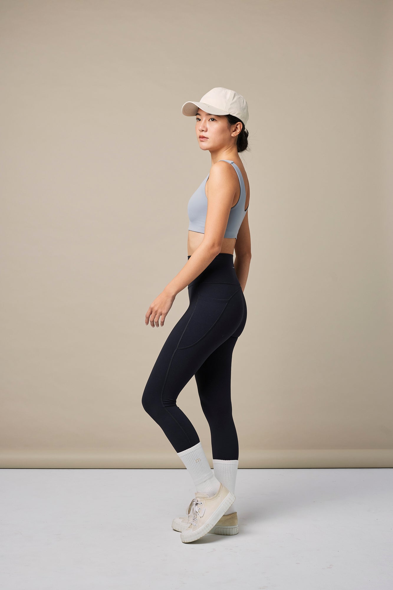 23" Pocket Utility Leggings - Black /高腰流線口袋運動長褲 - 石墨黑
