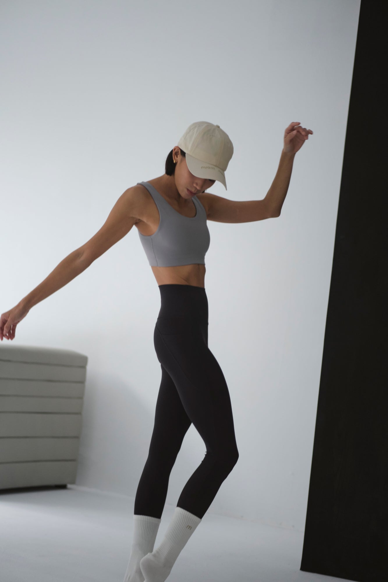23" Pocket Utility Leggings - Black /高腰流線口袋運動長褲 - 石墨黑