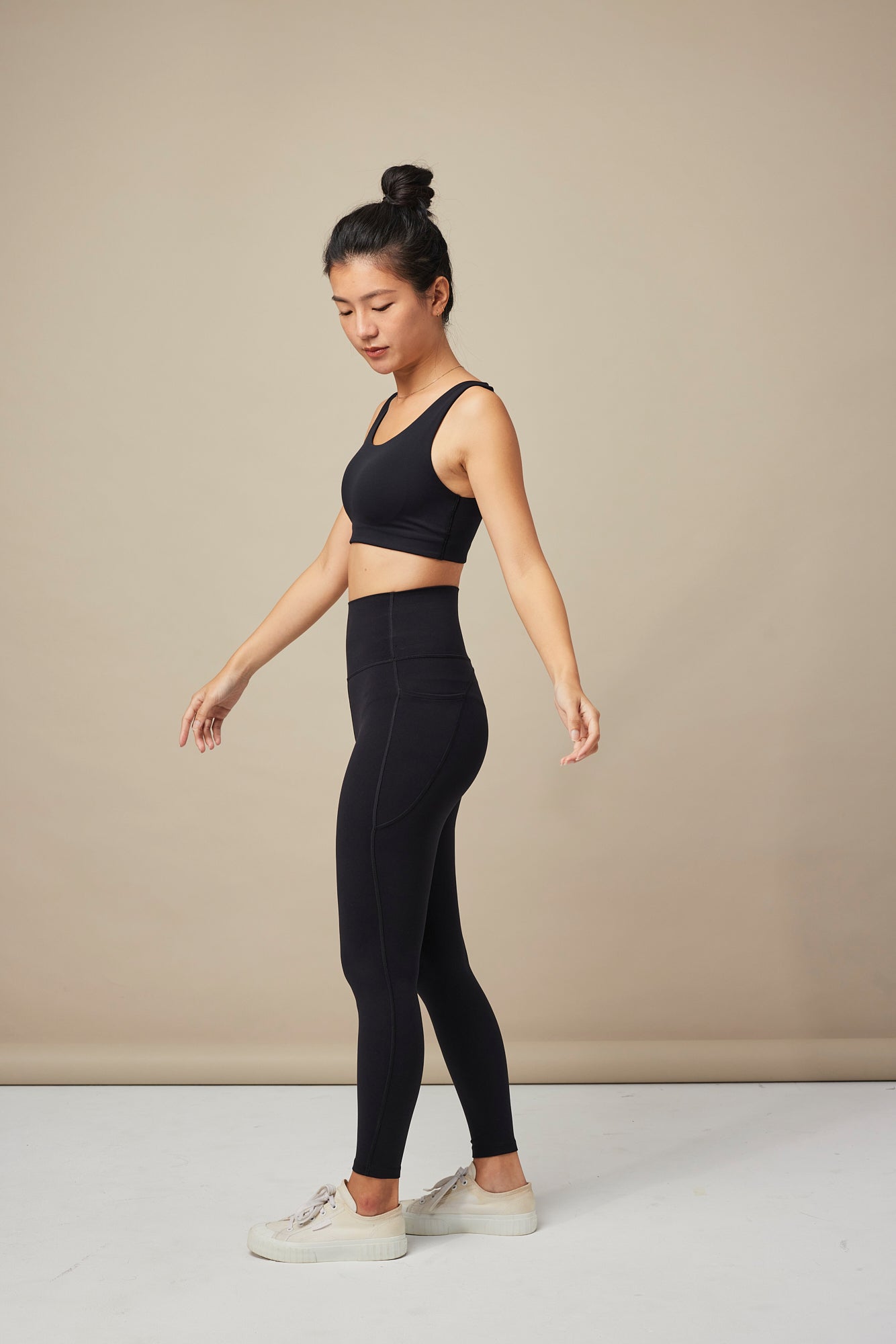 23" Pocket Utility Leggings - Black /高腰流線口袋運動長褲 - 石墨黑