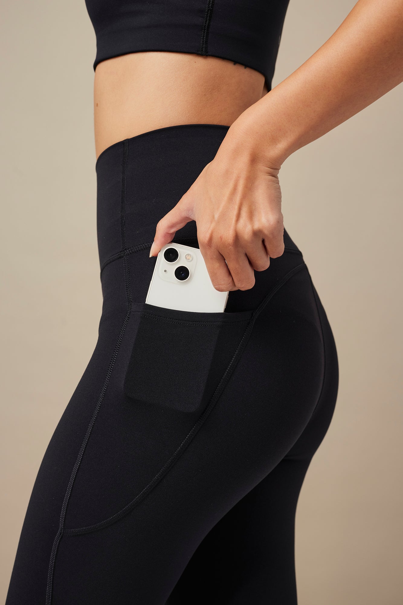23" Pocket Utility Leggings - Black /高腰流線口袋運動長褲 - 石墨黑